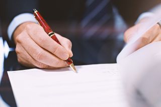 Foto: Vertragsunterzeichnung